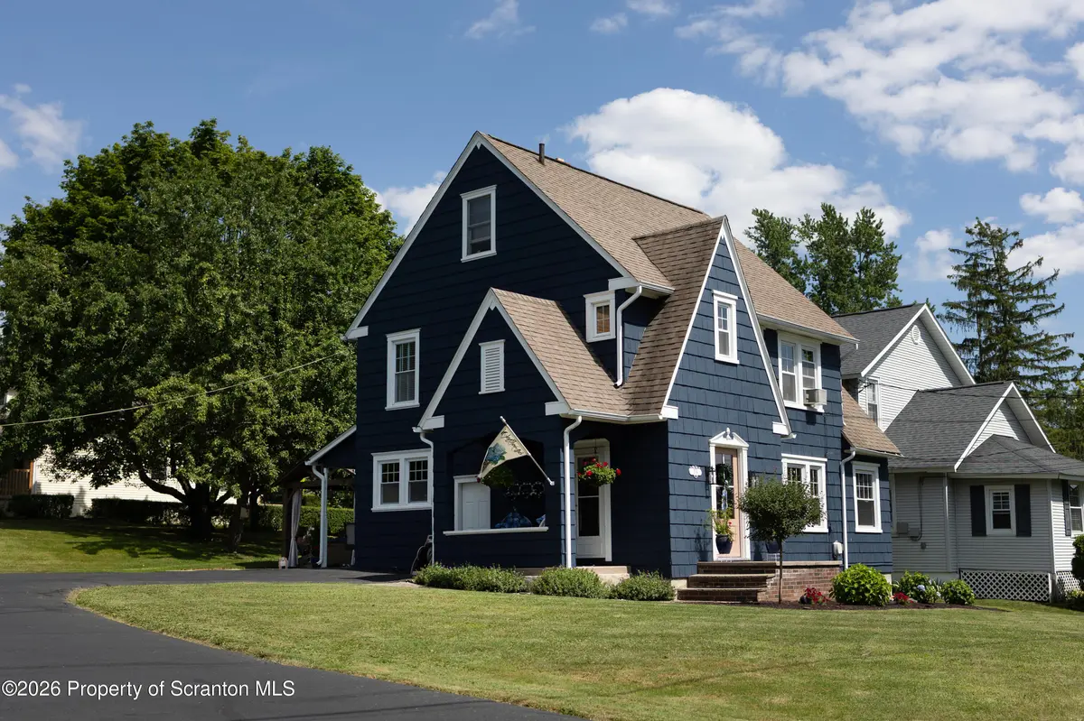 338 S Abington RD, Clarks Green, PA 18411