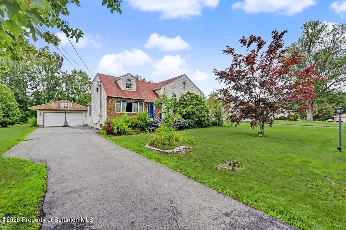 109 Larkspur RD, Roaring Brook Twp, PA 18444