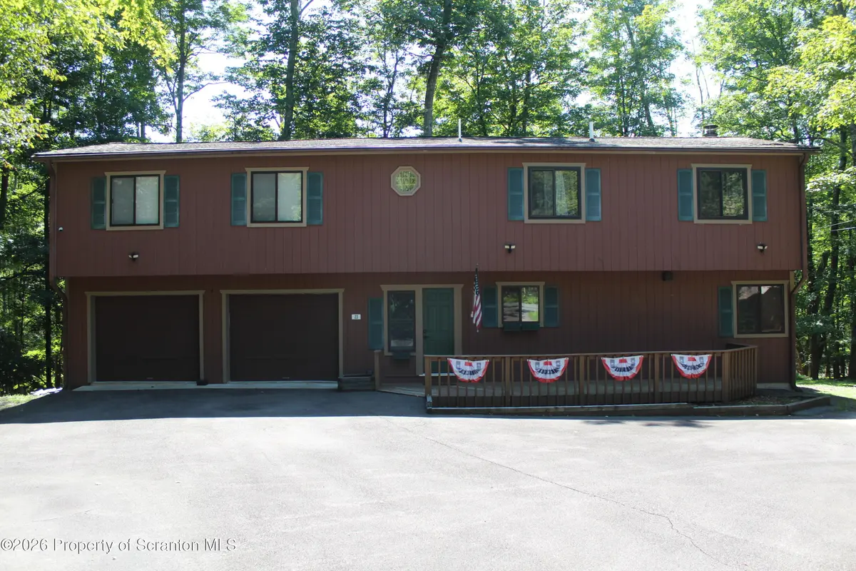 23 Aquarius LN, Lake Ariel, PA 18436