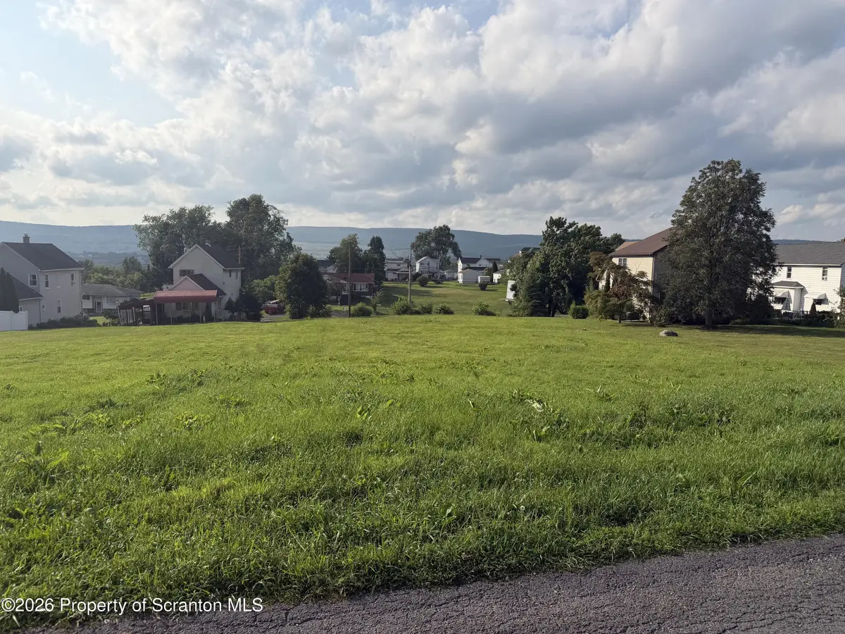 3337 Pittston AVE, Moosic, PA 18507