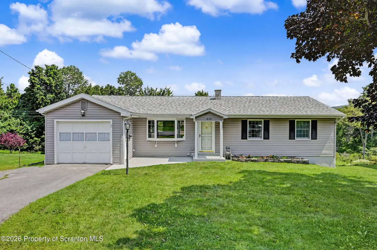 210 Tulip CIR, Clarks Summit, PA 18411