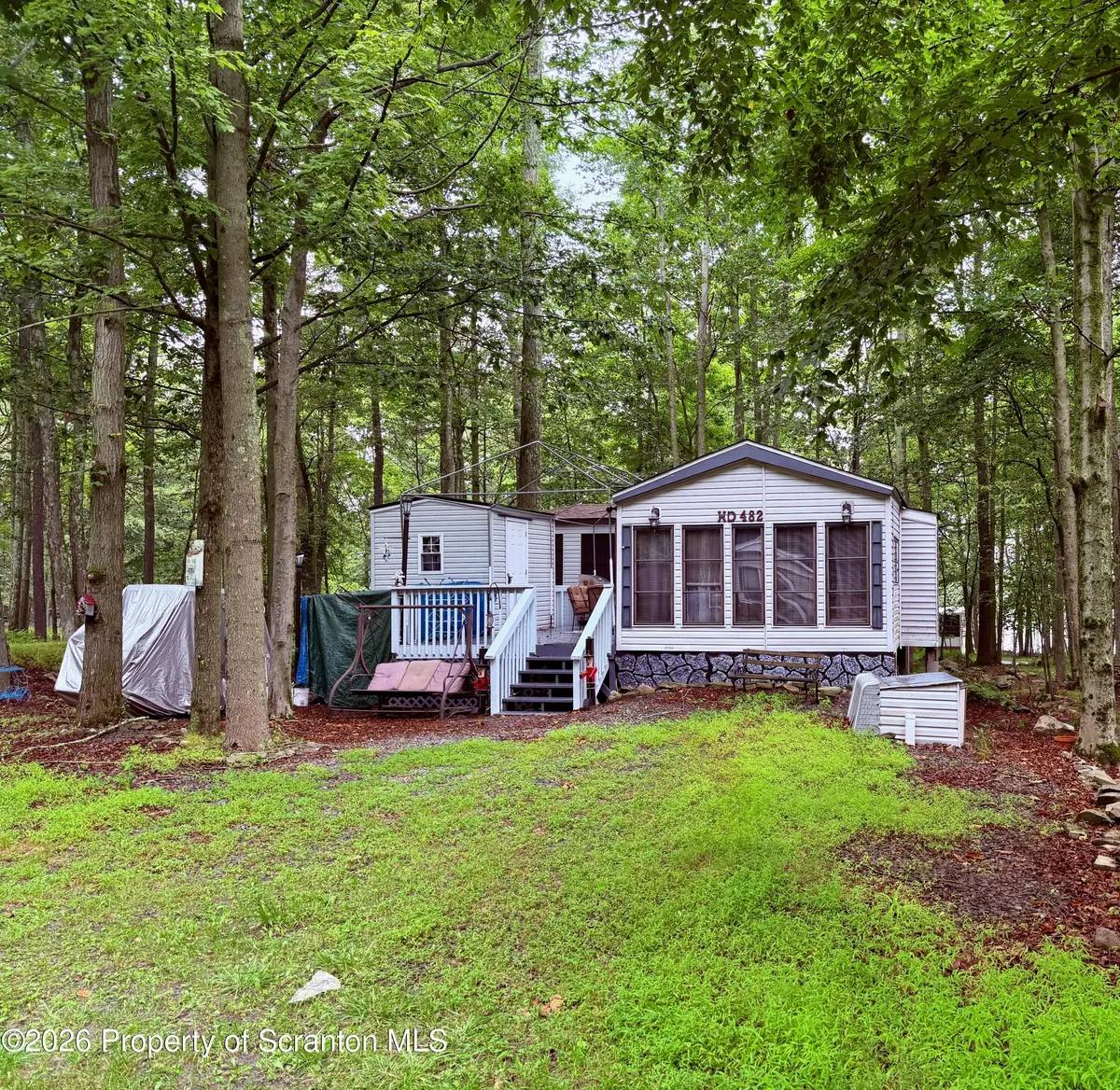 482 Pine PL, Covington Twp, PA 18424