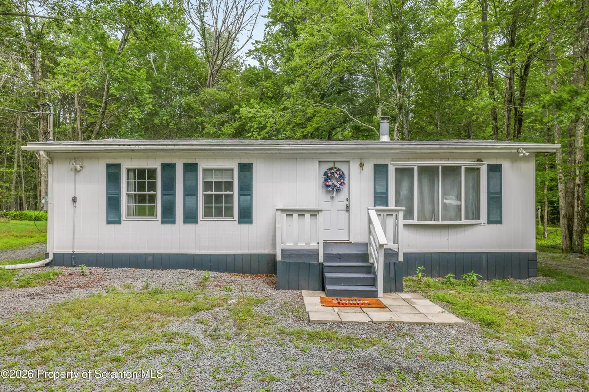86 Windsor RD, Hawley, PA 18428