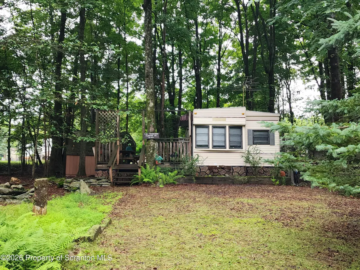 671 Rabbit CT, Covington Twp, PA 18444