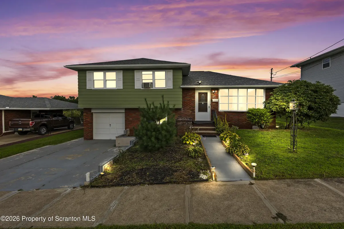 45 Sunrise DR, Wilkes-barre, PA 18705