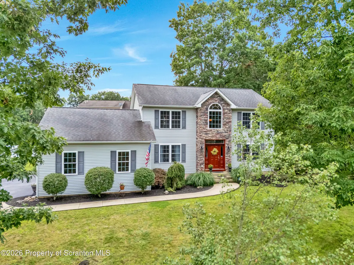 21 Autumn DR, Mountaintop, PA 18707
