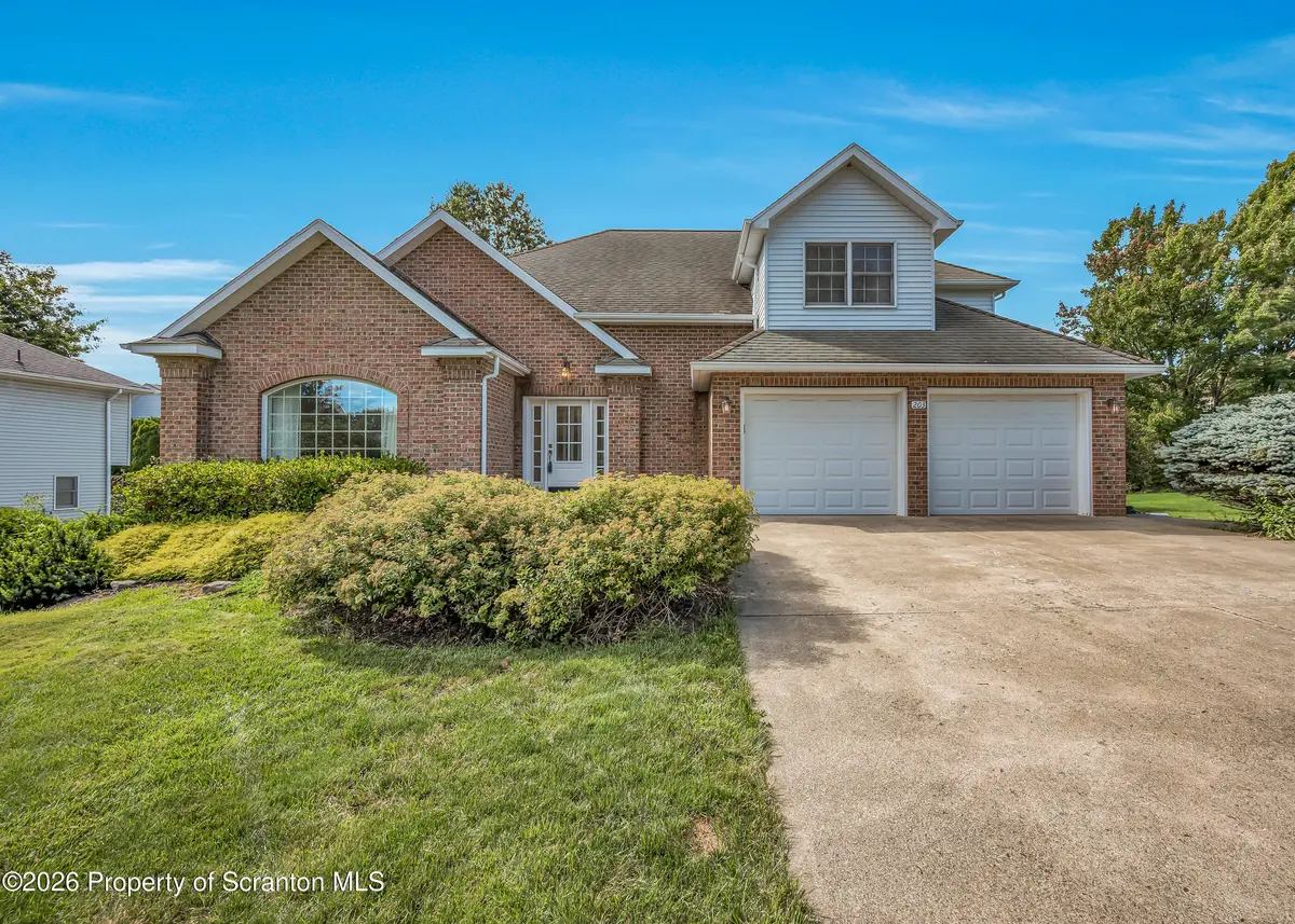 203 Sean DR, Clarks Summit, PA 18411