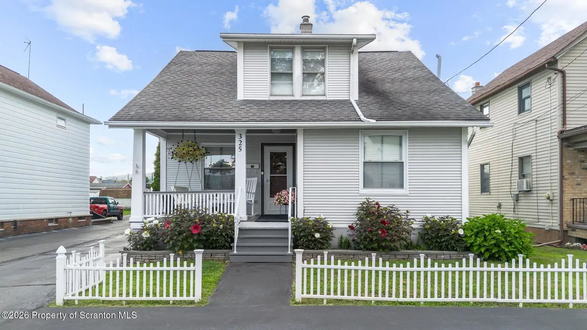 325 Oak ST, Peckville, PA 18452