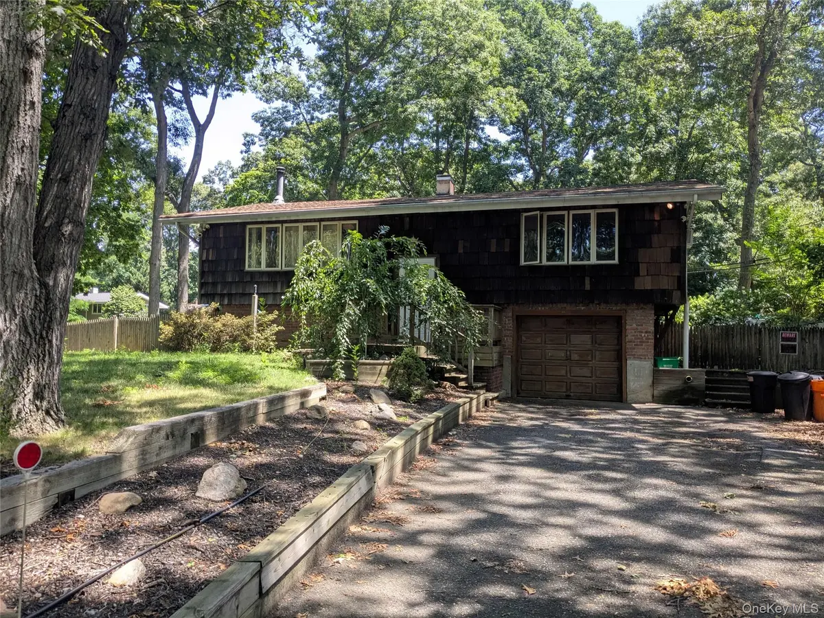 45 Deepdale DR, Commack, NY 11725