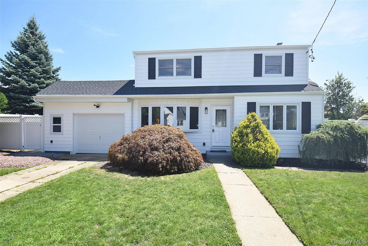 112 Raynor ST, West Babylon, NY 11704