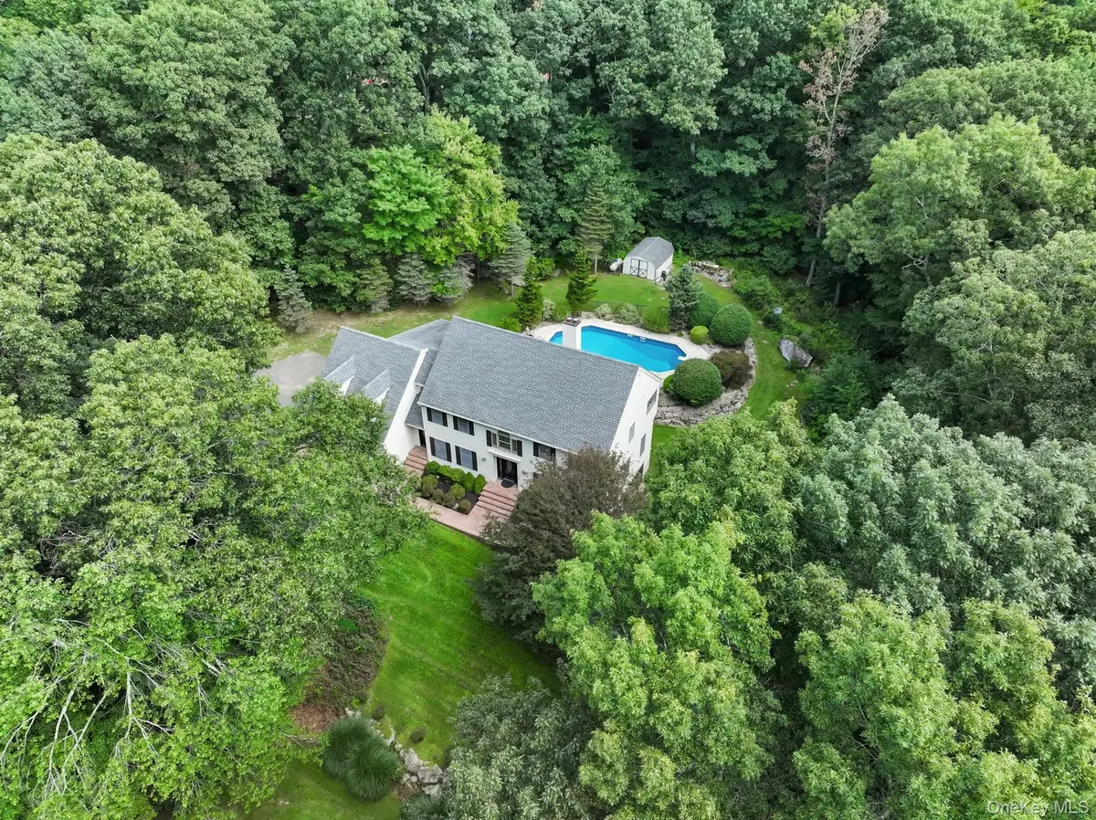 18 Arbor CT, Holmes, NY 12531