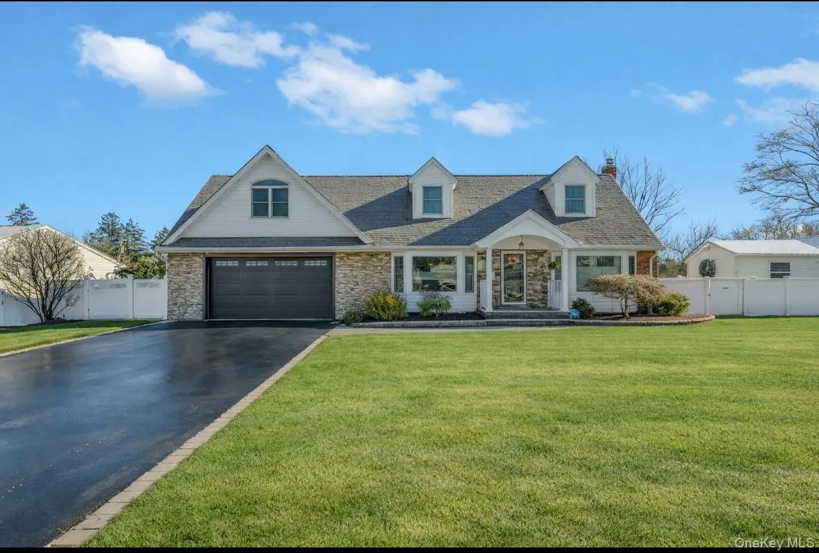 19 Radburn DR, Commack, NY 11725