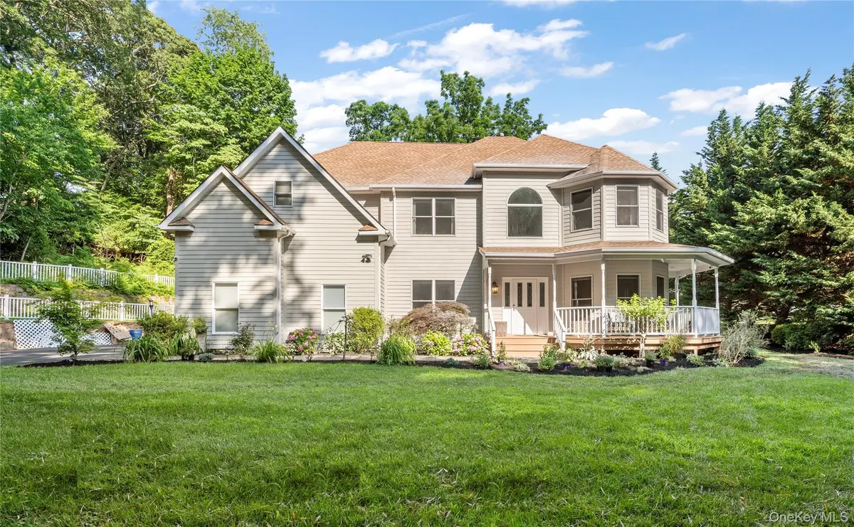 91 Bennetts RD, East Setauket, NY 11733
