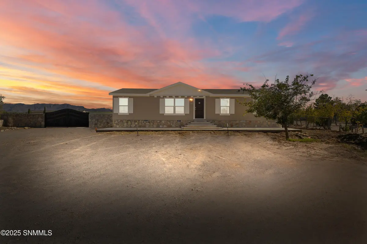 9075 Roswell St, Mesilla Park, NM 88047