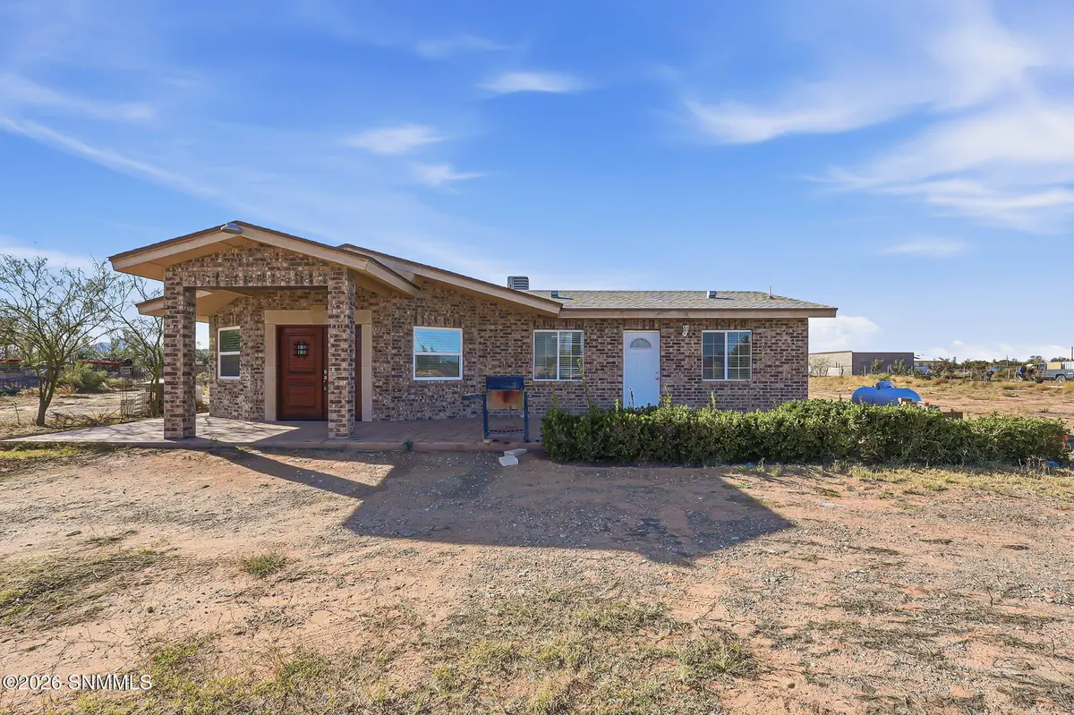 208 Diamondback DR, Chaparral, NM 88081