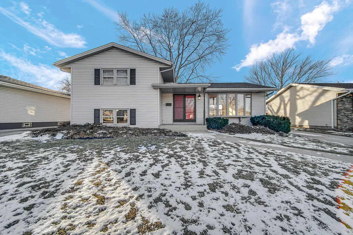 9220 Wildwood DR, Highland, IN 46322
