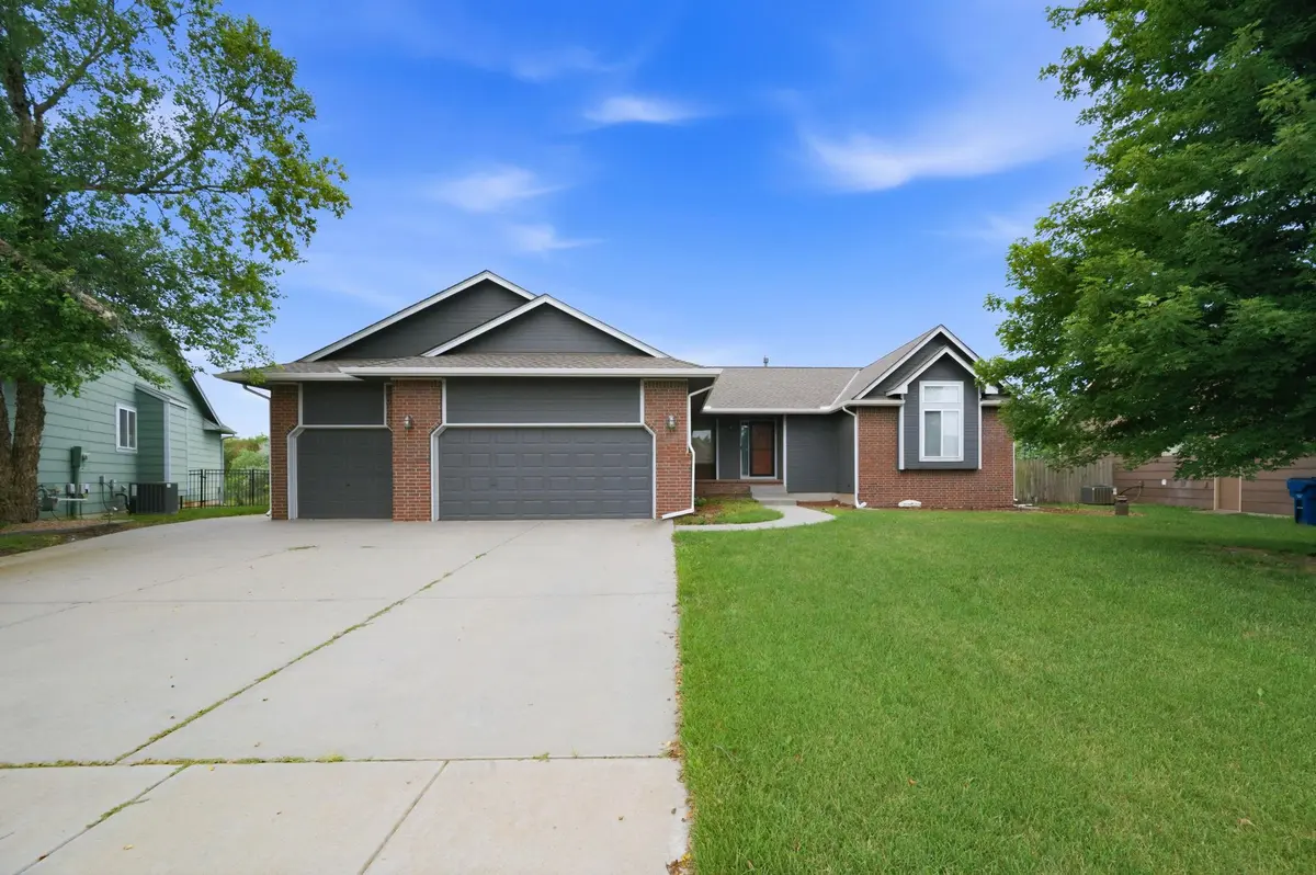 715 E Rolling View Dr, Park City, KS 67147