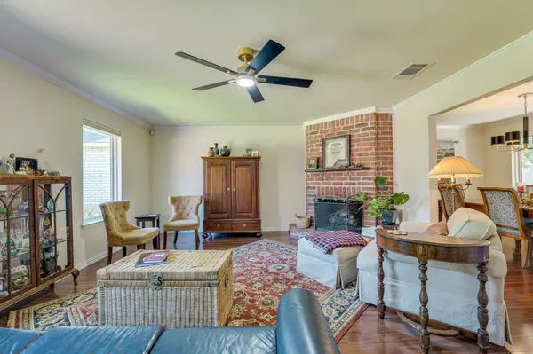 12000 Swan DR, Austin, TX 78750