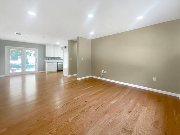 8801 Parkfield DR, Austin, TX 78758