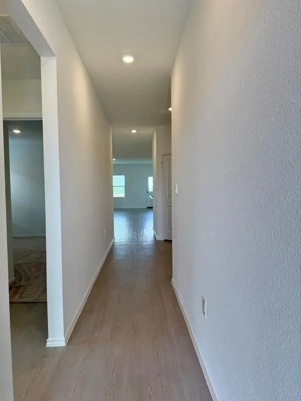 106 Camargue Dr, Hutto, TX 78634