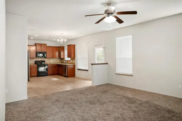 212 Foster LN, Jarrell, TX 76537