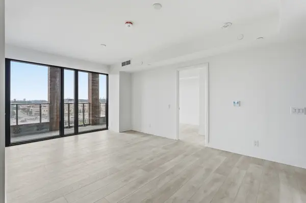 25 Frederick Todd WAY #610, Toronto C11, ON M4G 0C9
