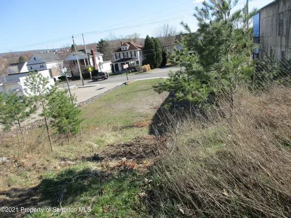 1322 Main ST, Peckville, PA 18452