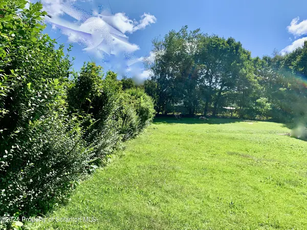 27 Rittenhouse ST, Simpson, PA 18407