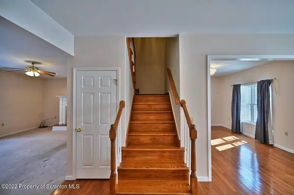 213 Marcaby LN, South Abington Twp, PA 18411