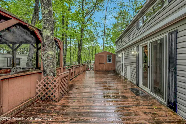 916 Stag CT, Covington Twp, PA 18424
