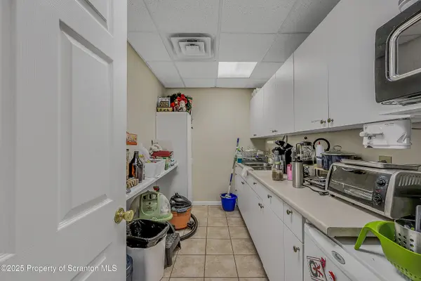 214 George ST, Throop, PA 18512