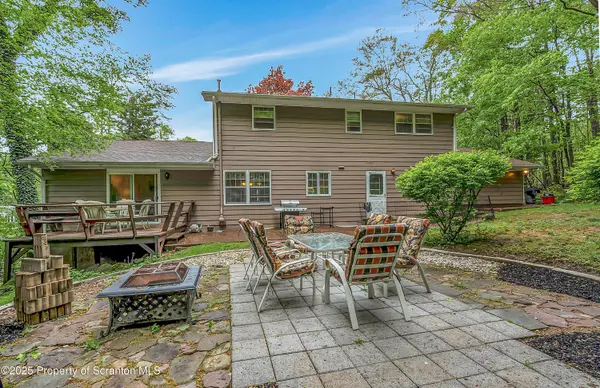 304 Sunset Rd, Roaring Brook Twp, PA 18444