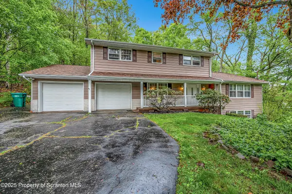 304 Sunset Rd, Roaring Brook Twp, PA 18444