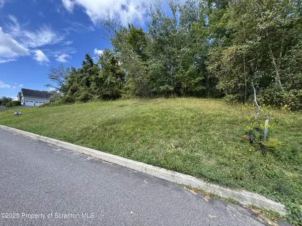 Dellert DR, South Abington Twp, PA 18411