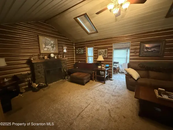 186 Point RD, Factoryville, PA 18419