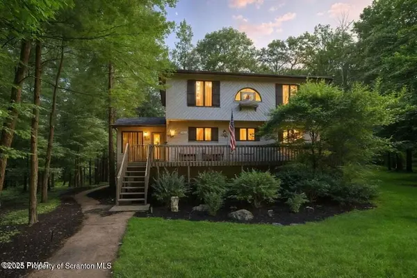 57 Woodcrest LN, Lake Ariel, PA 18436
