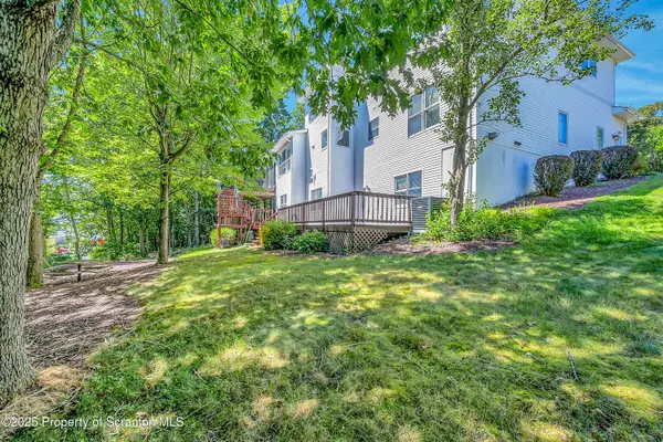 125 Hyland Hill DR, Archbald, PA 18403