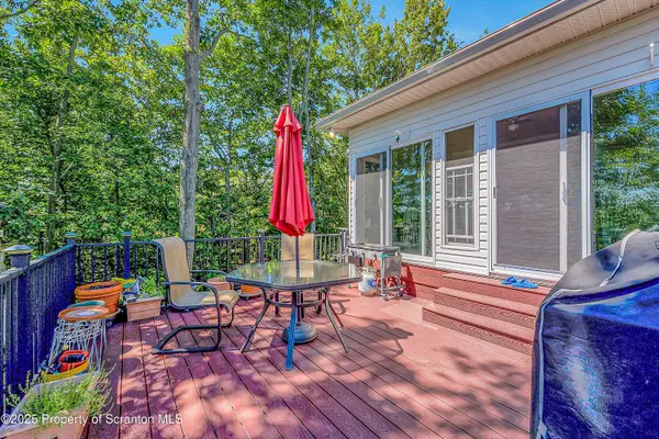125 Hyland Hill DR, Archbald, PA 18403