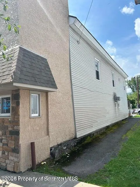 35 N Main ST, Carbondale, PA 18407