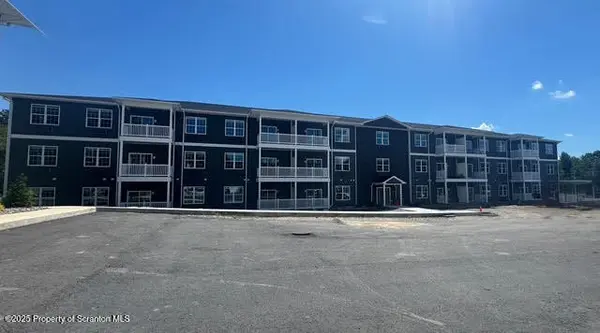 423 Circle DR, Taylor, PA 18517