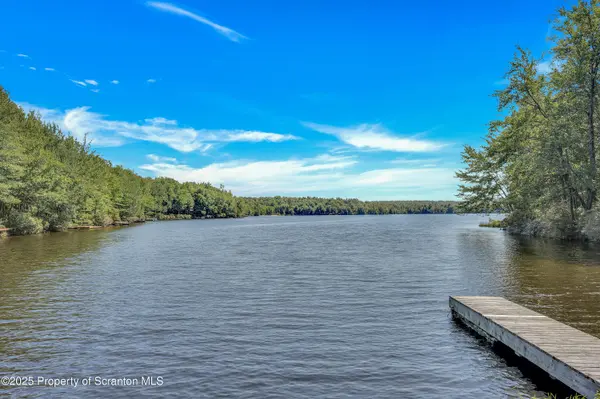 119 Hemlock CIR, Gouldsboro, PA 18424