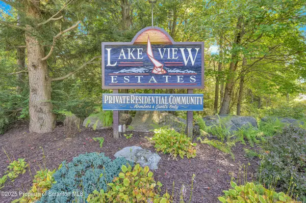119 Hemlock CIR, Gouldsboro, PA 18424