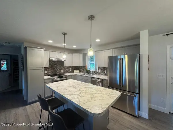 702 Scott RD, South Abington Twp, PA 18411