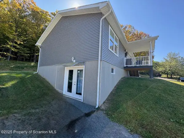 702 Scott RD, South Abington Twp, PA 18411