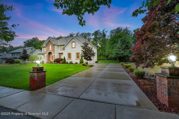 922 Old Logger RD, Moscow, PA 18444