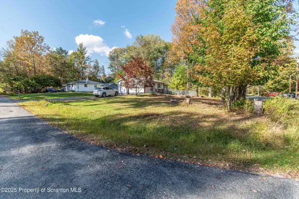 40 Lake Loretta DR, Jefferson Twp, PA 18436