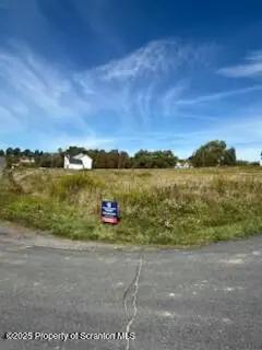 27 Elm ST, Scott Twp, PA 18411