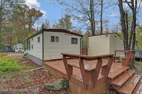 191A Pathfinder PL, Covington Twp, PA 18424