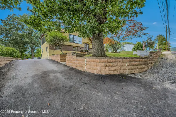736 Oak ST, Taylor, PA 18517
