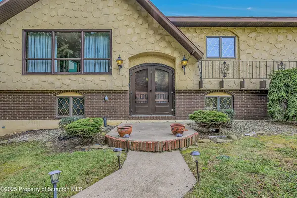 736 Oak ST, Taylor, PA 18517